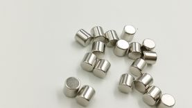 強力磁鐵是否易碎？「聚盛磁鐵」